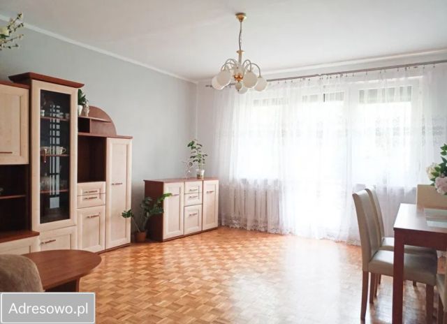 Mieszkanie 3-pokojowe Piotrków Trybunalski, ul. Stanisława Wyspiańskiego. Zdjęcie 1