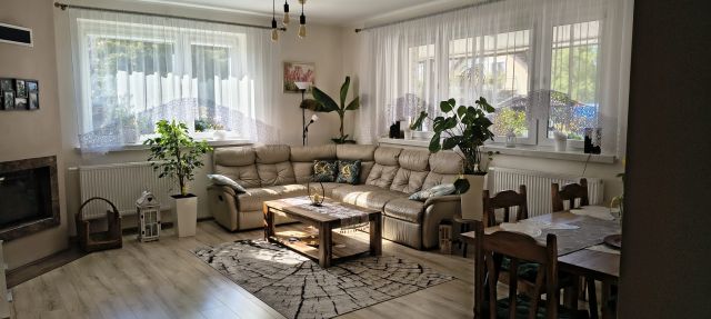 bliźniak, 4 pokoje Zielonka Bankówka, ul. Woodrowa Wilsona. Zdjęcie 1