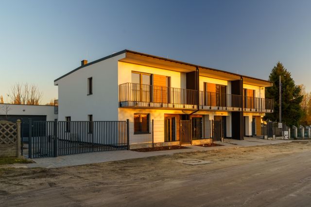 dom szeregowy, 4 pokoje Łódź Bałuty, ul. Telefoniczna. Zdjęcie 1