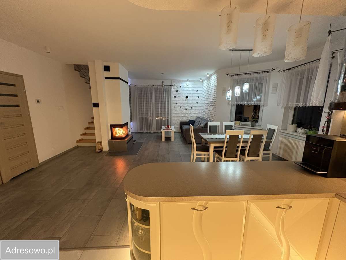 dom wolnostojący, 4 pokoje Pszczółki. Zdjęcie 9