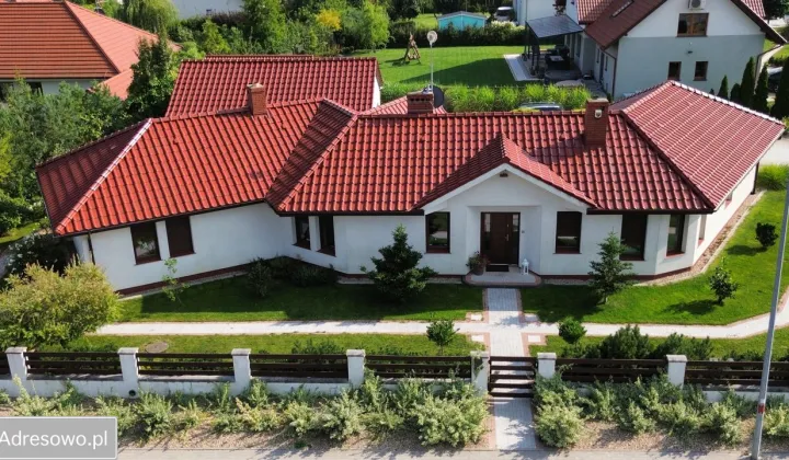 dom wolnostojący, 5 pokoi Pisarzowice, ul. Szkolna