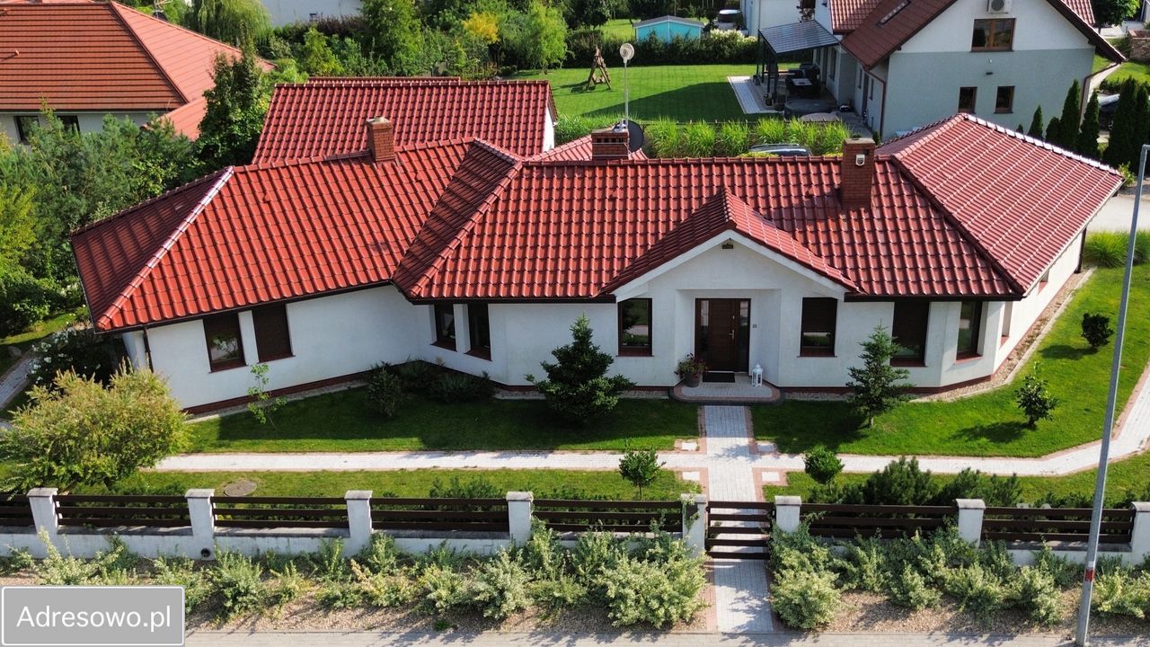 dom wolnostojący, 5 pokoi Pisarzowice, ul. Szkolna. Zdjęcie 1