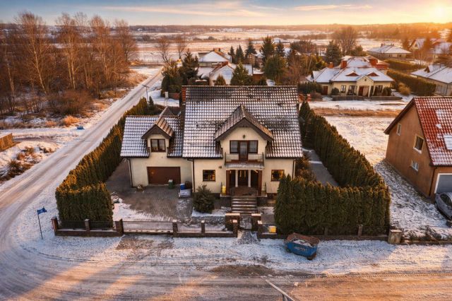 dom wolnostojący, 6 pokoi Dołuje, ul. Kwitnący Sad. Zdjęcie 2