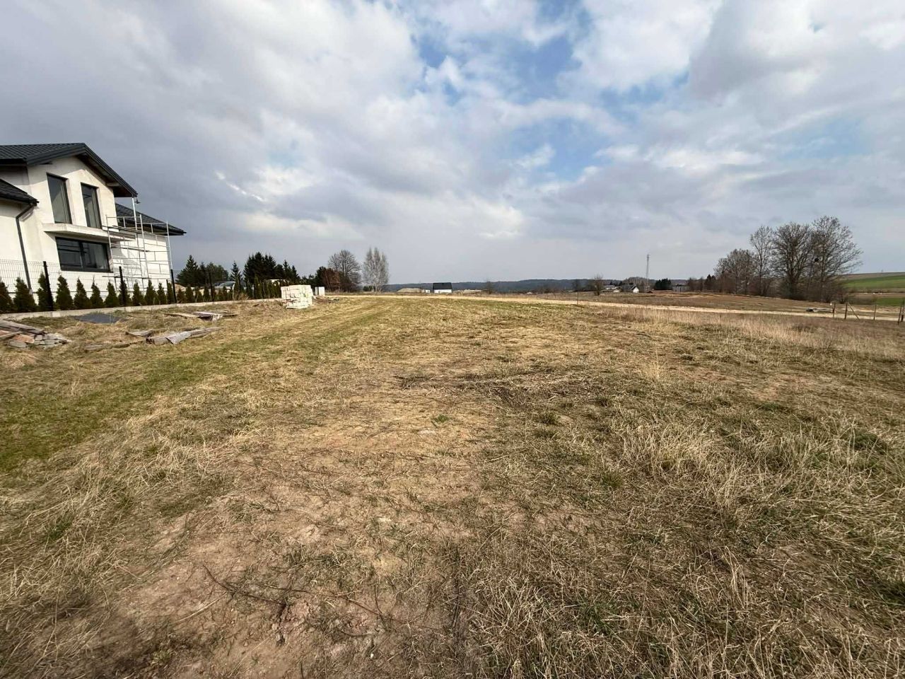 Działka budowlana Bratian. Zdjęcie 2