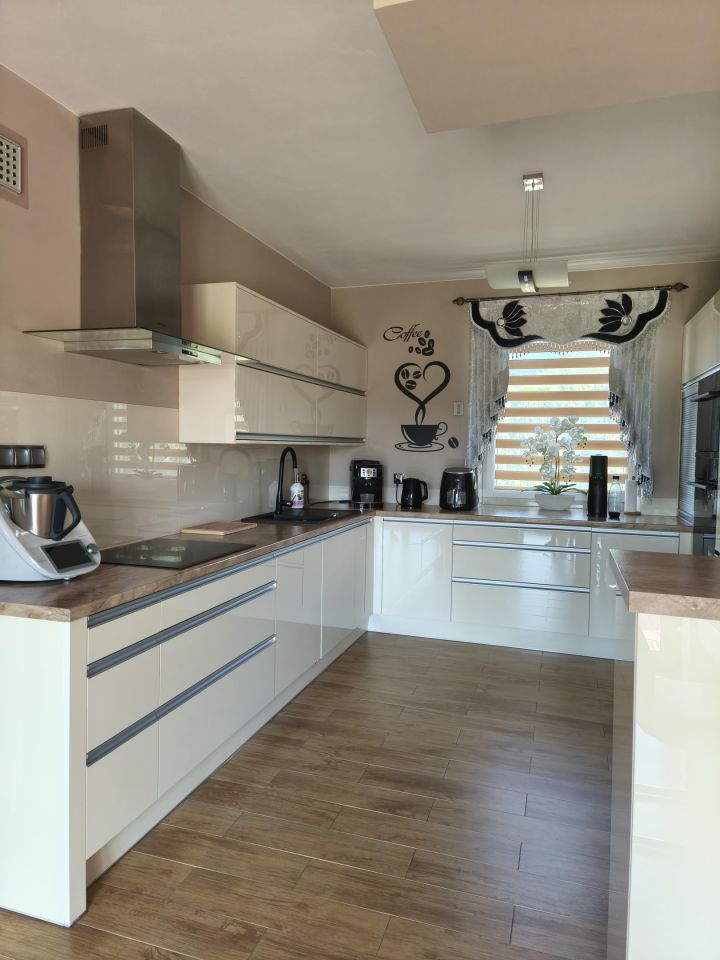 dom wolnostojący, 5 pokoi Wawrzka. Zdjęcie 2