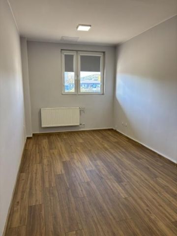 Biuro Gdynia Chylonia, ul. Hutnicza. Zdjęcie 1