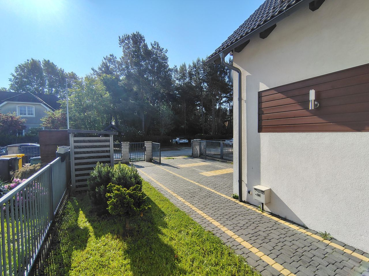 dom szeregowy, 6 pokoi Chwaszczyno, ul. Bursztynowa. Zdjęcie 2