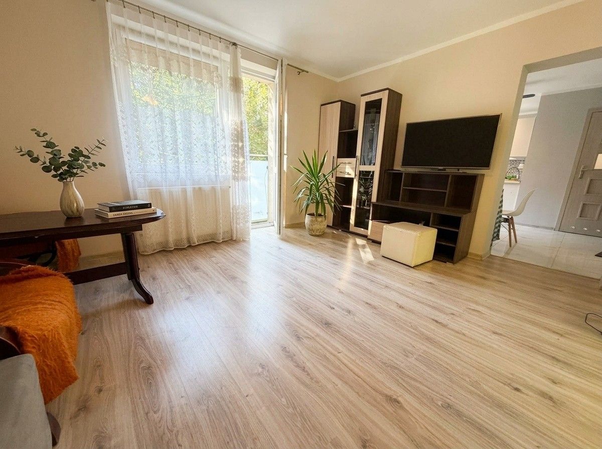 Mieszkanie 3-pokojowe Kraków Mistrzejowice, os. Złotej Jesieni. Zdjęcie 2