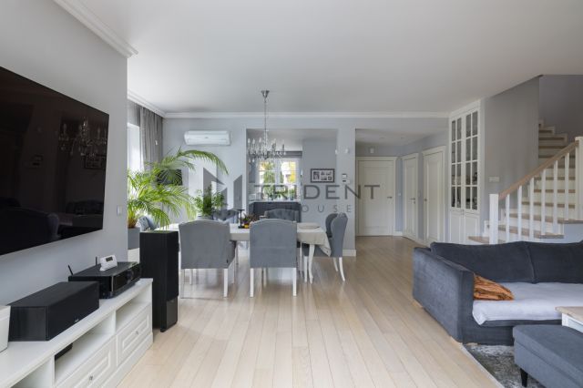 dom szeregowy, 5 pokoi Józefosław, ul. Bretanii. Zdjęcie 5