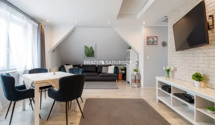 dom wolnostojący, 5 pokoi Kraków Podgórze, ul. Poronińska