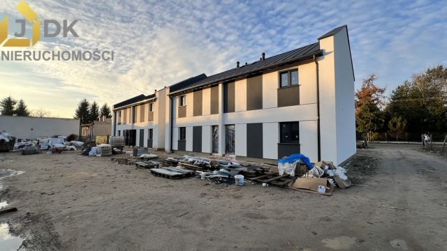 Mieszkanie 4-pokojowe Nowe Mostki. Zdjęcie 3