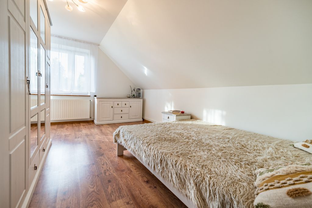 dom wolnostojący, 6 pokoi Strażów. Zdjęcie 14