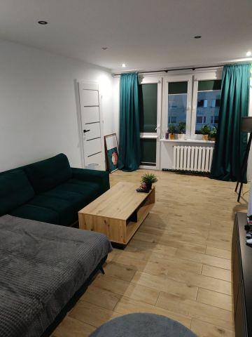 Mieszkanie 3-pokojowe Świdnica. Zdjęcie 1