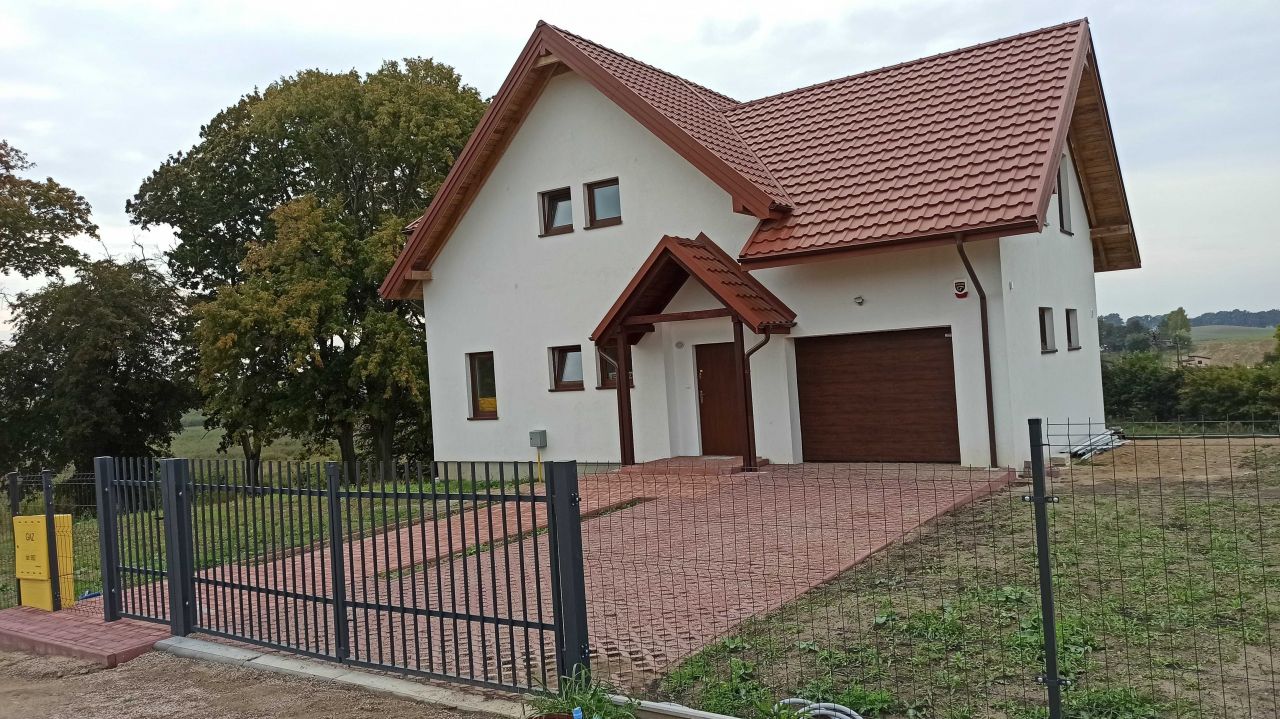 dom wolnostojący, 5 pokoi Sząbruk, ul. Na Skarpie