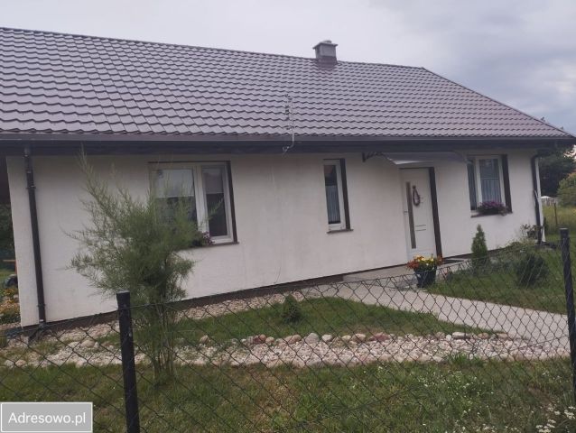 dom wolnostojący, 4 pokoje Piecki, pl. 1 Maja. Zdjęcie 1