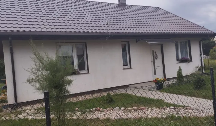 dom wolnostojący, 4 pokoje Piecki, pl. 1 Maja