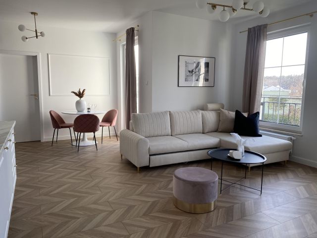 Mieszkanie 4-pokojowe Suchy Dwór, ul. Barcelońska. Zdjęcie 1