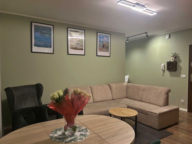 Mieszkanie 3-pokojowe Świdnica. Zdjęcie 1