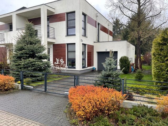 bliźniak, 4 pokoje Piła, ul. Różana Droga. Zdjęcie 1