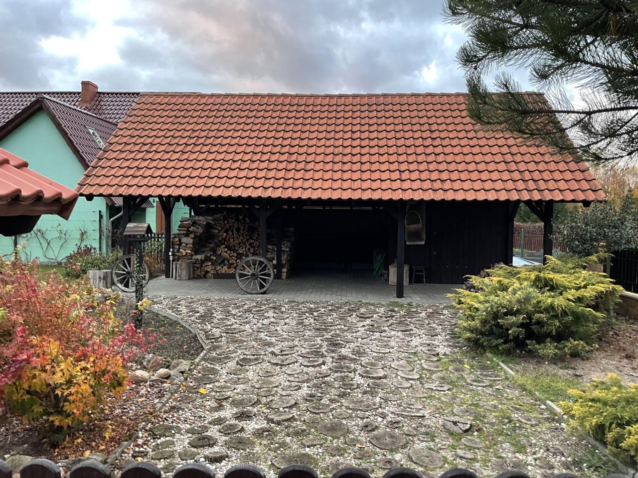 dom wolnostojący, 4 pokoje Bronków. Zdjęcie 2