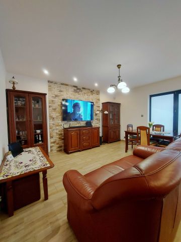 dom szeregowy, 3 pokoje Obora. Zdjęcie 1