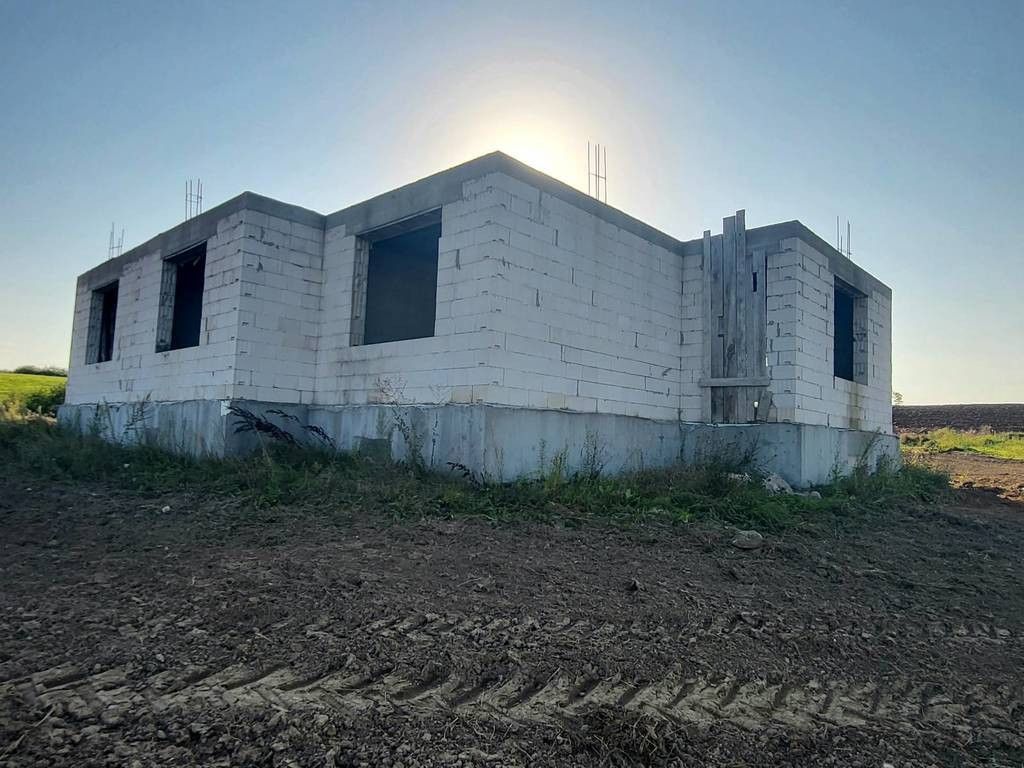 bliźniak, 6 pokoi Praslity. Zdjęcie 4