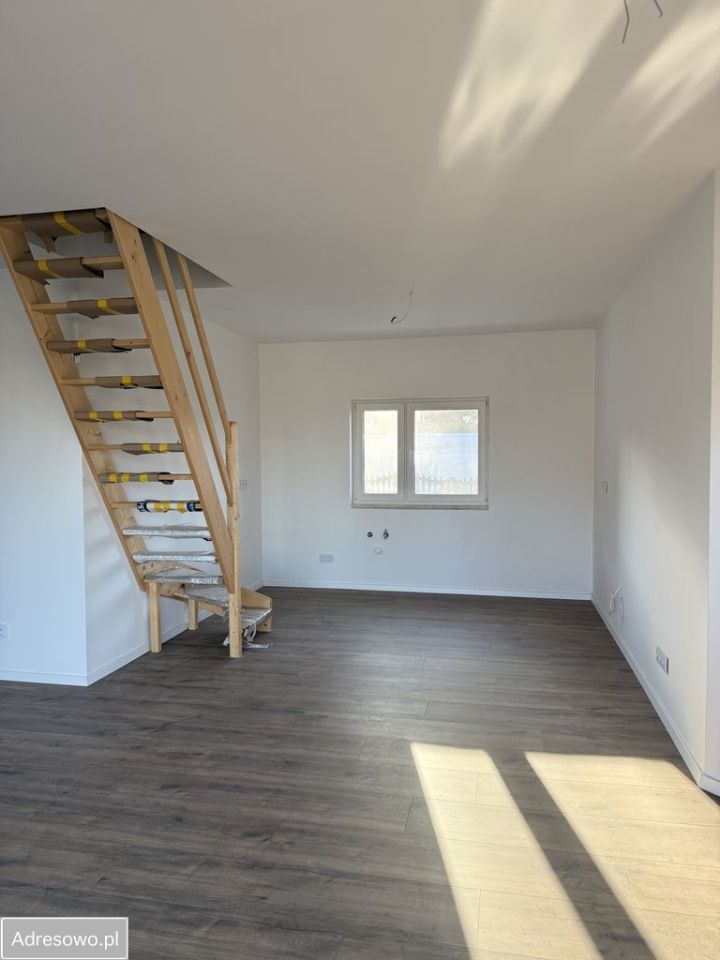 dom wolnostojący, 5 pokoi Paproć. Zdjęcie 10