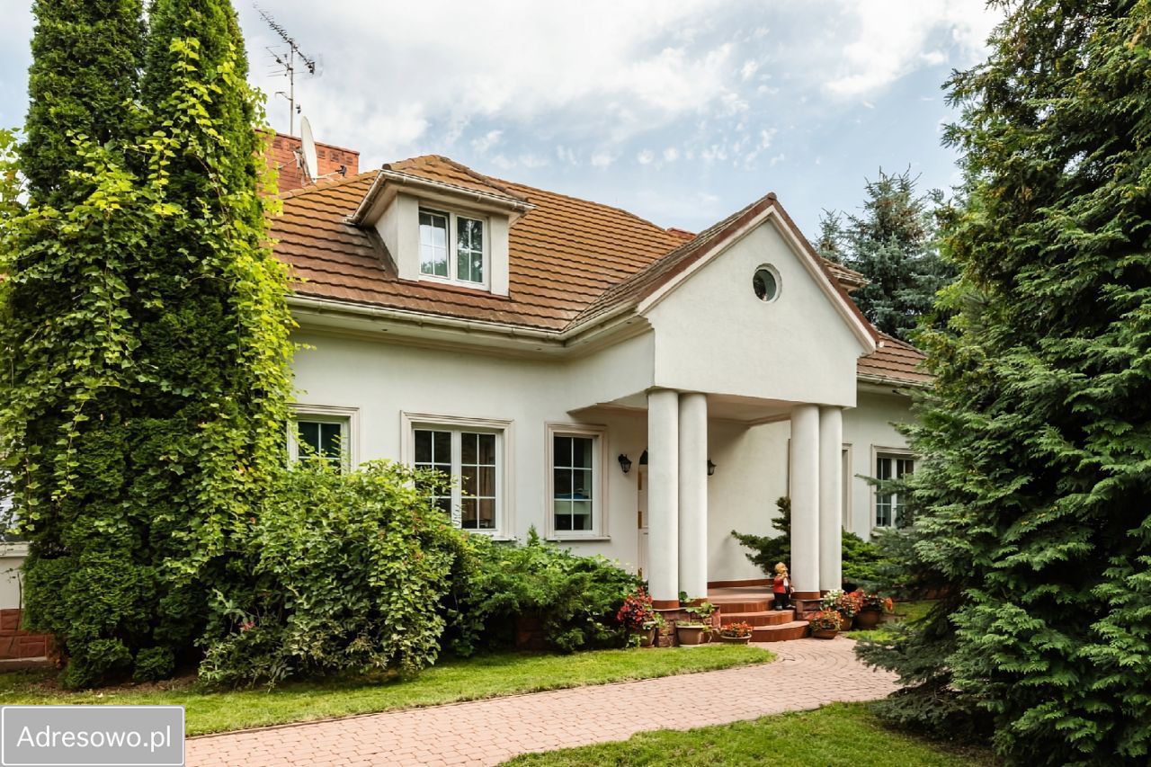 dom wolnostojący, 8 pokoi Lesznowola, ul. Biedronki