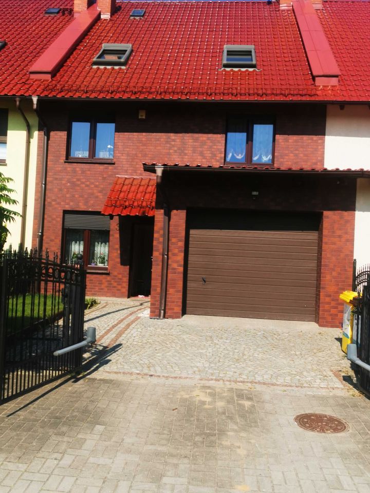 dom szeregowy, 5 pokoi Lubin Zalesie, ul. prof. Józefa Zwierzyckiego. Zdjęcie 1