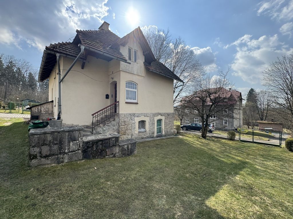 Mieszkanie 4-pokojowe Kudowa-Zdrój, ul. Słoneczna. Zdjęcie 1