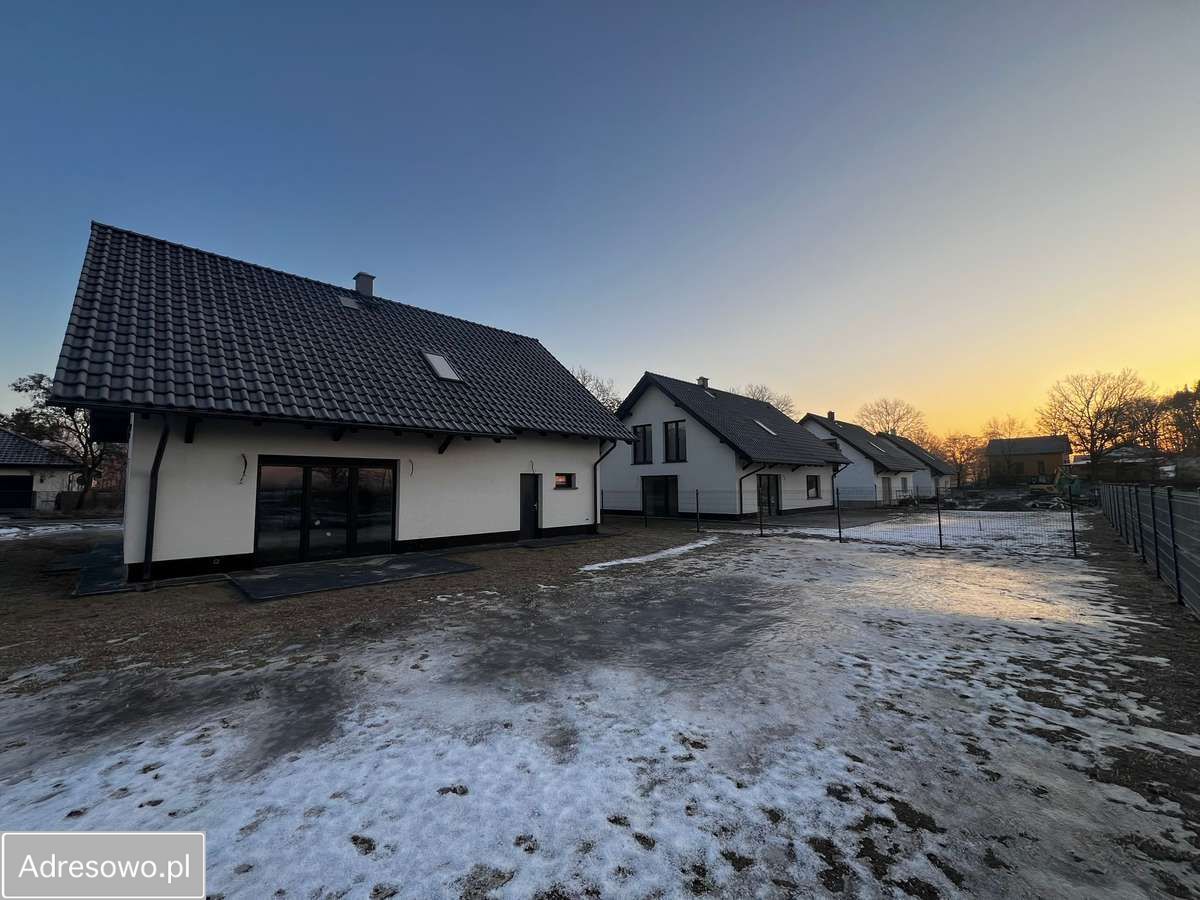 dom wolnostojący, 5 pokoi Nowa Wioska. Zdjęcie 10