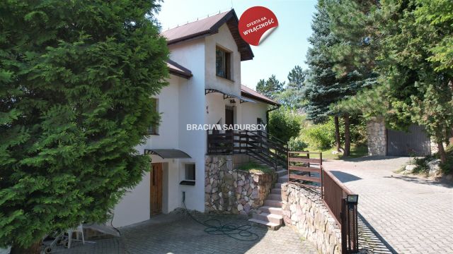 dom wolnostojący, 6 pokoi Rząska, ul. Krzyżowa. Zdjęcie 1