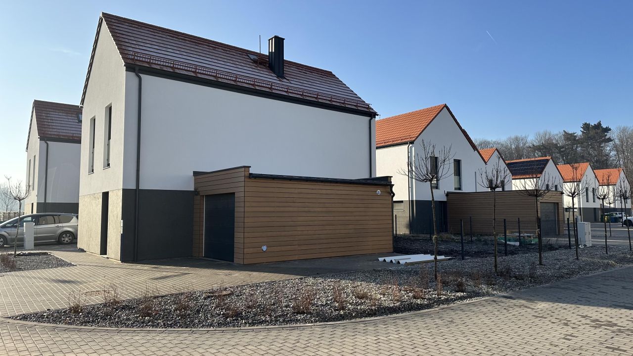 dom wolnostojący, 5 pokoi Tyniec Mały, ul. Brzoskwiniowa. Zdjęcie 3