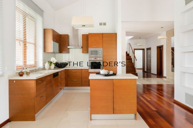 dom wolnostojący, 7 pokoi Bielawa. Zdjęcie 5