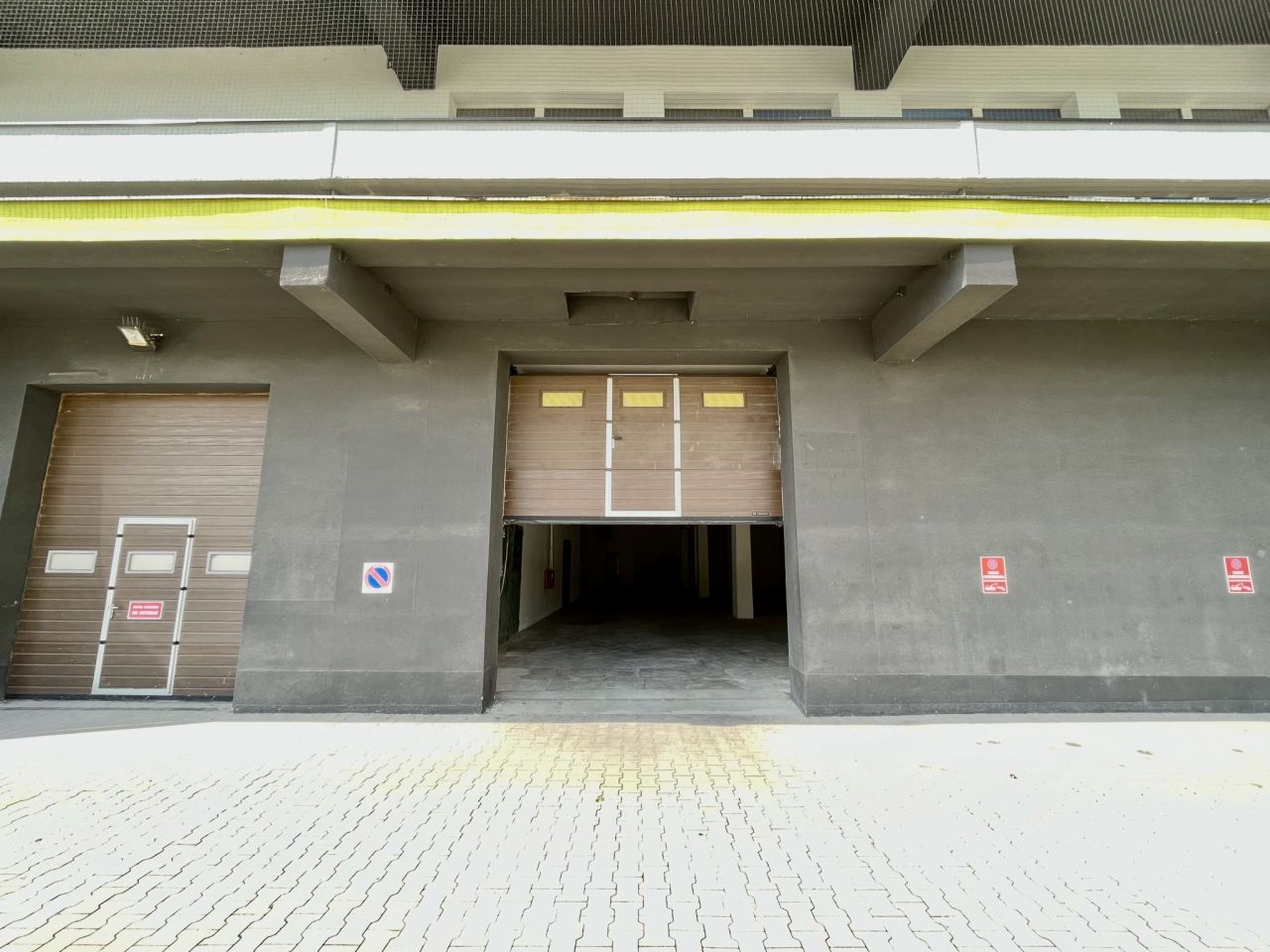 Hala/magazyn Pabianice, ul. gen. Stefana "Grota" Roweckiego. Zdjęcie 4