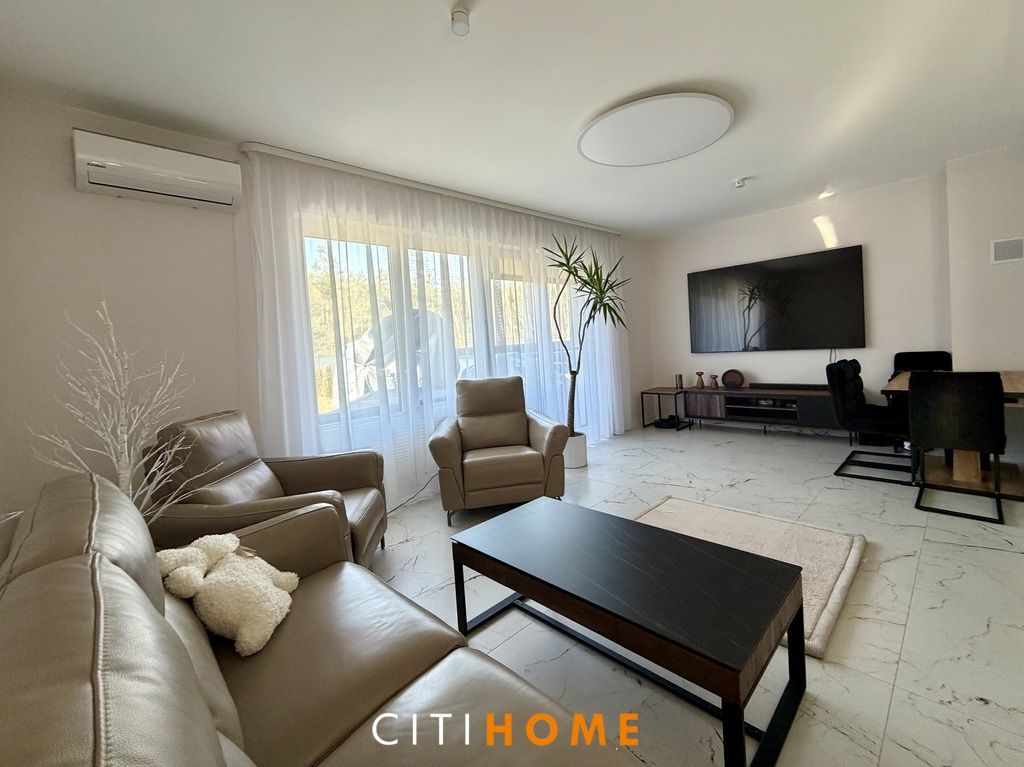 bliźniak, 5 pokoi Sobienie Biskupie. Zdjęcie 1