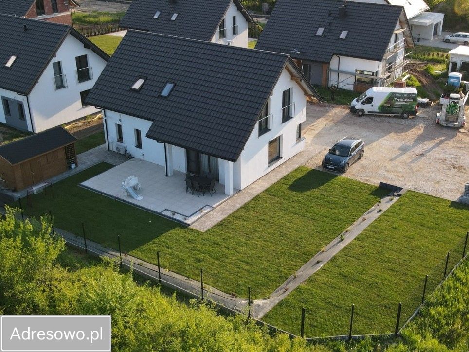 dom wolnostojący, 5 pokoi Łukowa. Zdjęcie 1