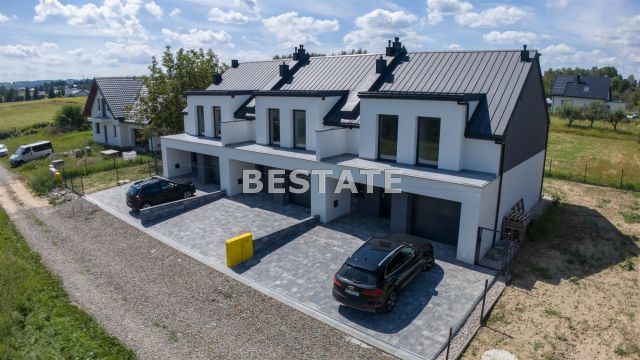 dom szeregowy, 4 pokoje Koszyce Małe. Zdjęcie 3