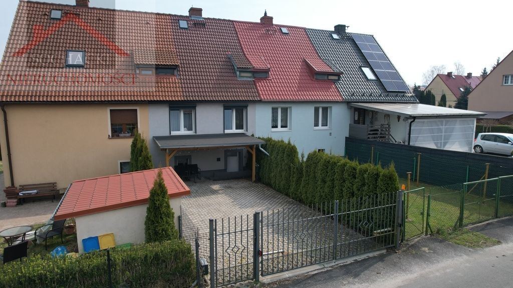 dom szeregowy, 2 pokoje Zaręba, ul. Osiedlowa. Zdjęcie 1