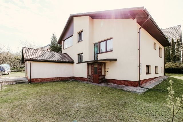 dom wolnostojący, 5 pokoi Krasnobród Podzamek, ul. Fiołkowa. Zdjęcie 2