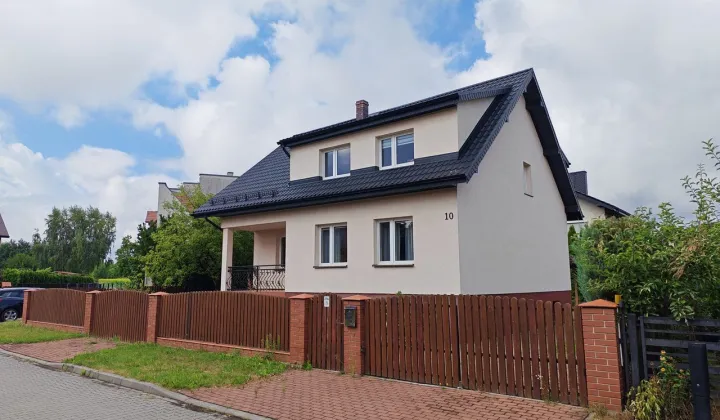 dom wolnostojący, 6 pokoi Praszka, ul. Staszica