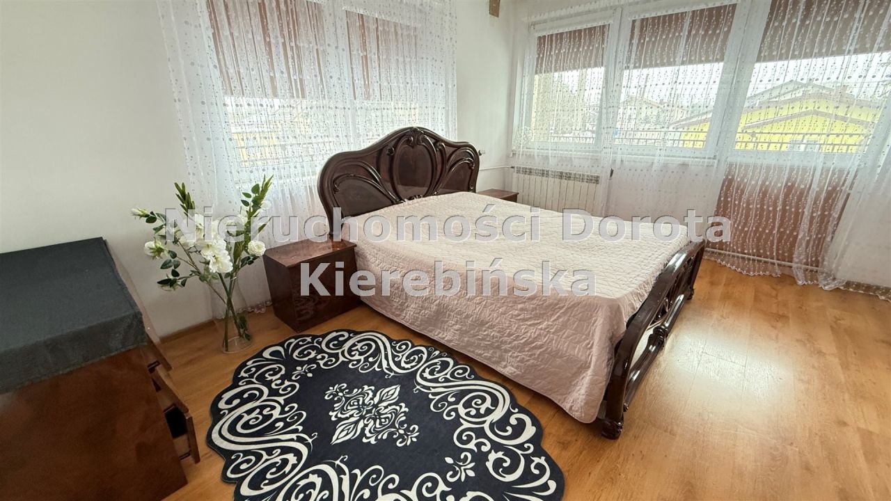 dom wolnostojący, 10 pokoi Tomaszów Mazowiecki. Zdjęcie 2