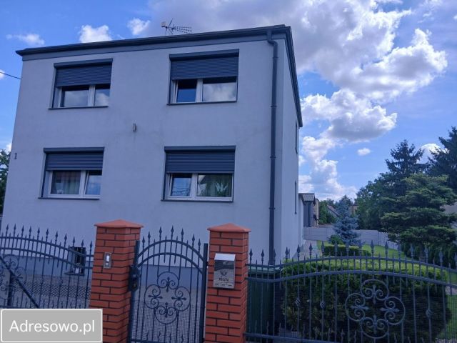 dom wolnostojący, 4 pokoje Mogilno, ul. ks. Jerzego Popiełuszki. Zdjęcie 1