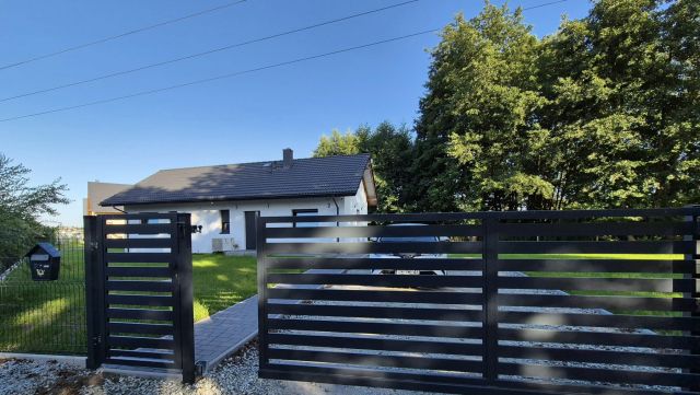 dom wolnostojący, 4 pokoje Chrząstawa Wielka, ul. Tulipanowa. Zdjęcie 1