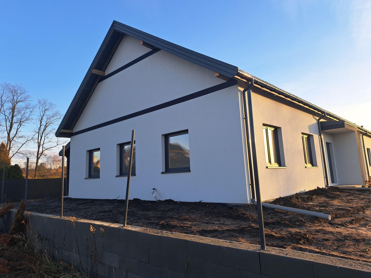 bliźniak, 4 pokoje Mrowiska. Zdjęcie 2