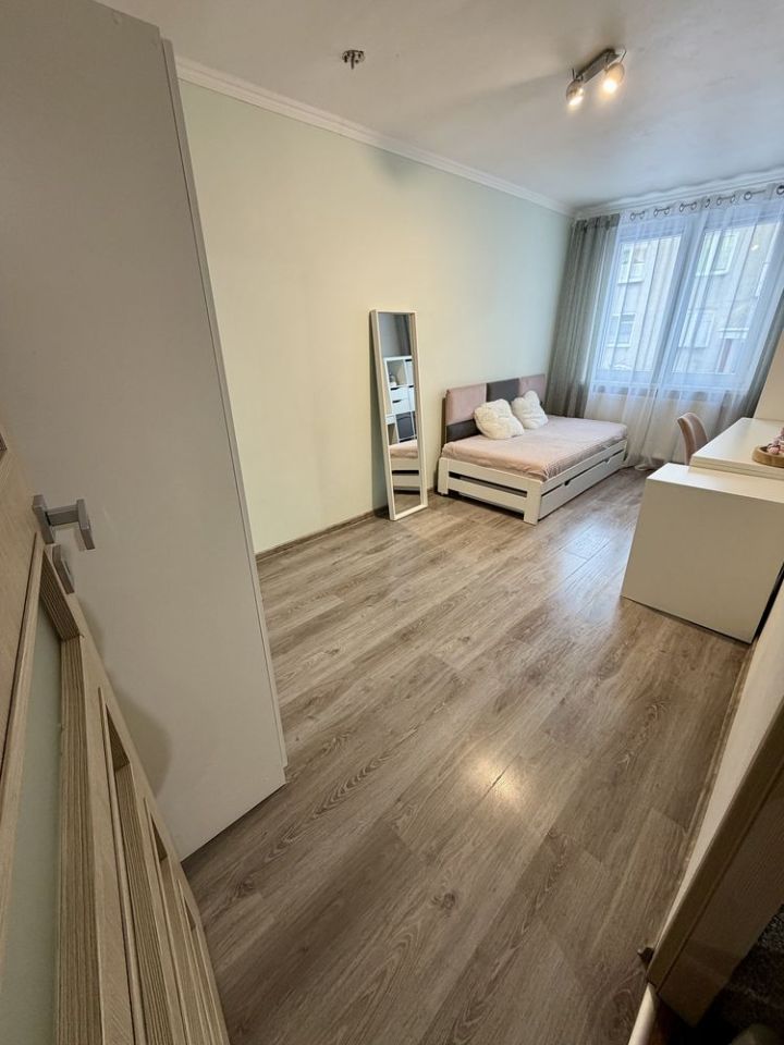 Mieszkanie 4-pokojowe Kalsk. Zdjęcie 6