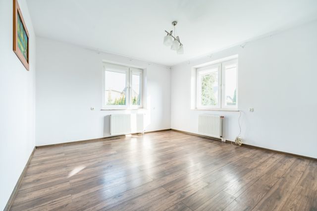 dom wolnostojący, 6 pokoi Strażów. Zdjęcie 17