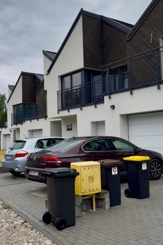 dom szeregowy, 4 pokoje Kąty. Zdjęcie 1