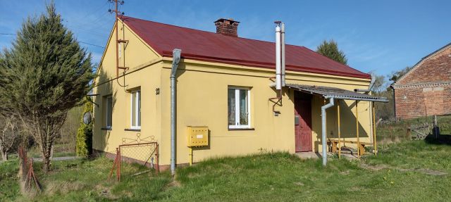 dom wolnostojący, 3 pokoje Majdan Surhowski. Zdjęcie 1