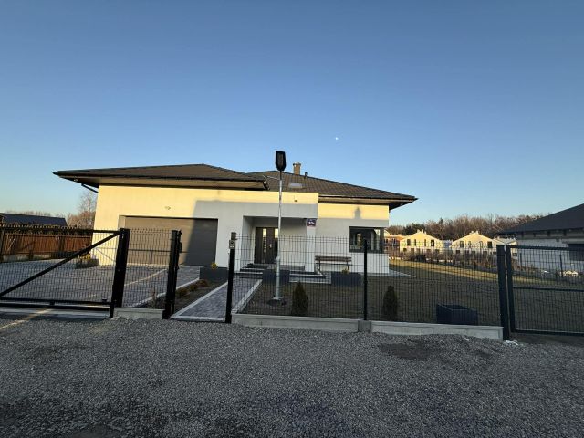 dom wolnostojący, 4 pokoje Sołtyków, ul. Główna. Zdjęcie 1